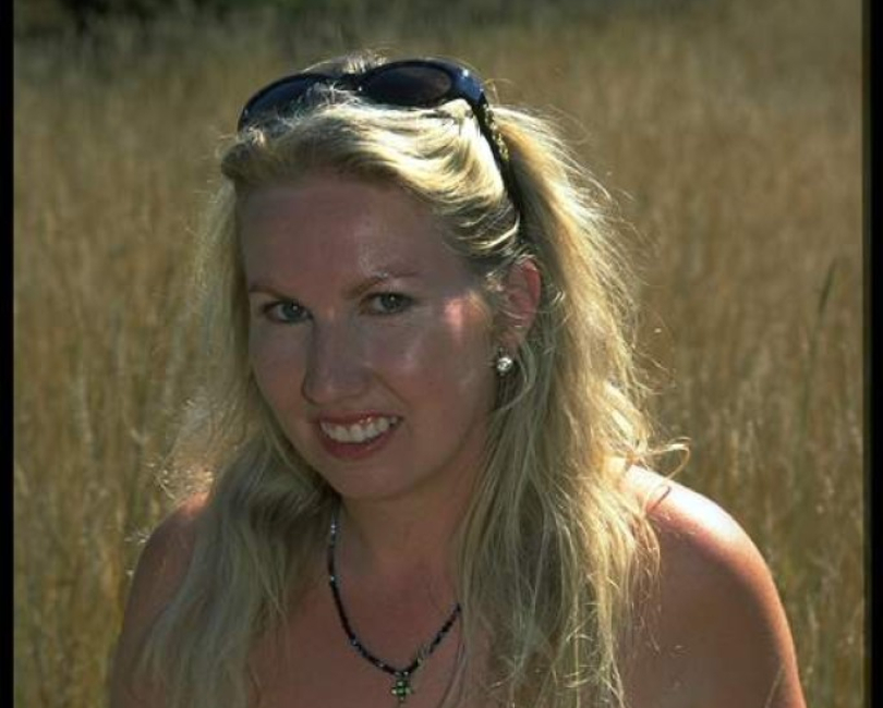 Dicke Frau am Strand